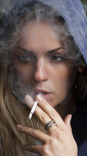 Android application girl smoking wallpaper screenshort