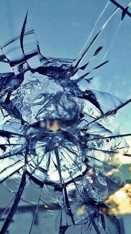 glass broken wallpaper by woodenboxlwp - (Android Apps) — AppAgg