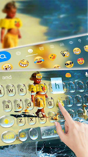 Holiday Children Keyboard Them Screen 2