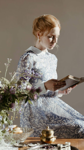 Android application girl reading wallpaper screenshort