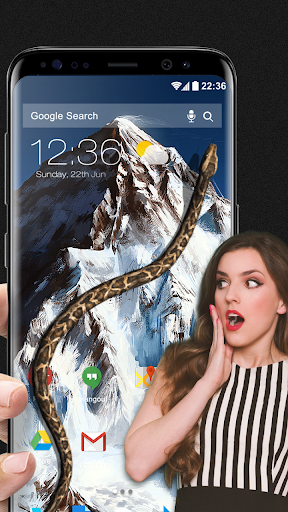Snake in Hand Joke - iSnake Screen 2