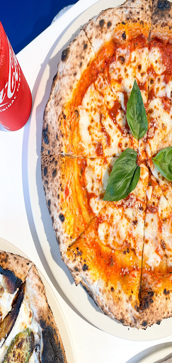 صنع البيتزا الطريقة الإيطالية