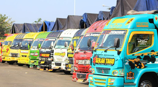 Truck Oleng Mania Wallpaper