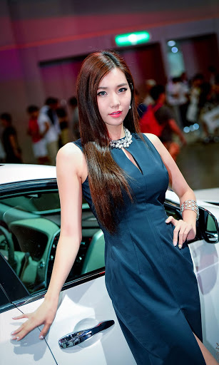 Girls with Cars Wallpaper