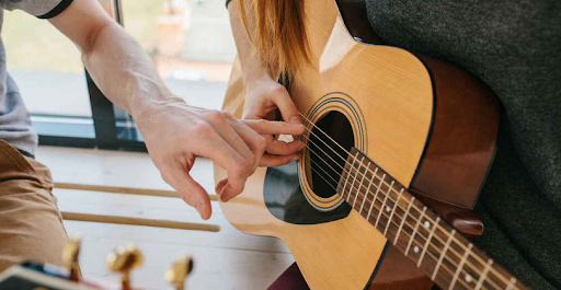 Learn to play the guitar from Screen 3