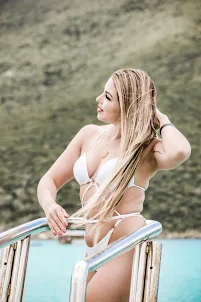 Sexy Blonde Bikini Wallpaper