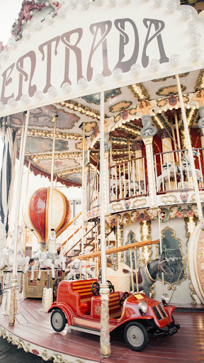Carousel Wallpaper Screen 3