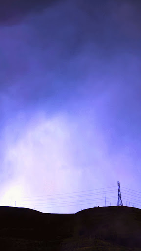 Android application moving thunder wallpaper screenshort