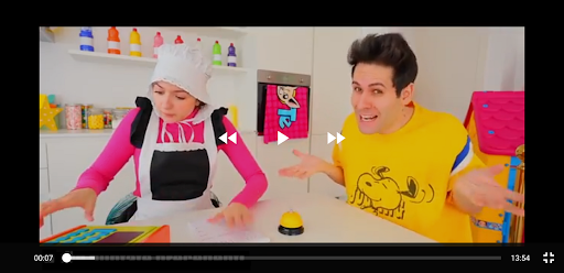 Me contro Te music video show Screen 2