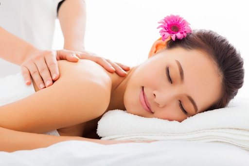 Massage course. Relaxing and therapeutic massages
