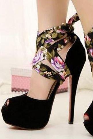 High Heels 2022-2023 Screen 2