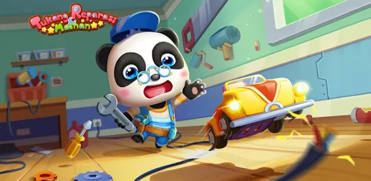 Bayi Panda Memperbaiki Mainan
