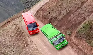 Hill Coach Bus Driving Games - Screenshot 1