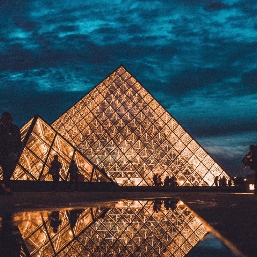 Louvre Museum Wallpapers logo