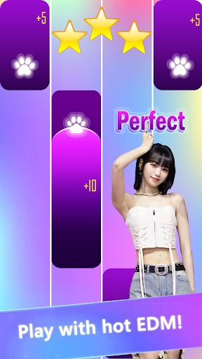 LE SSERAFIM Piano Game