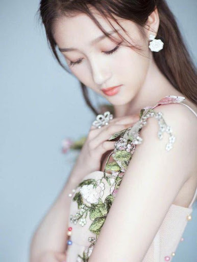 Guan Xiao tong Wallpapers HD