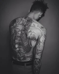 Design de tatuagem nas costas