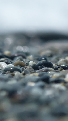 Pebbles Wallpaper Screen 2