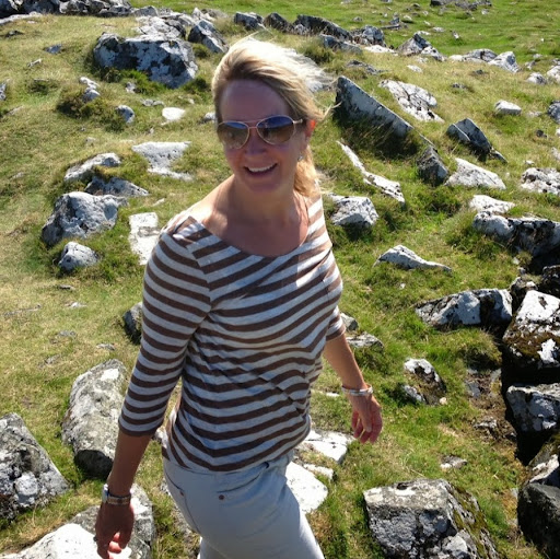 Helen Dewaele-Davies