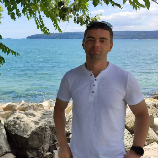 Младен Сакаджиев