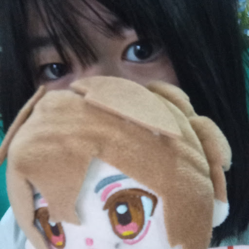 Queenie Floŕ (Skylar)