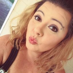 Laurie Baker #momglamonabudget