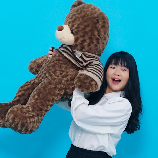 Sherly Andriani