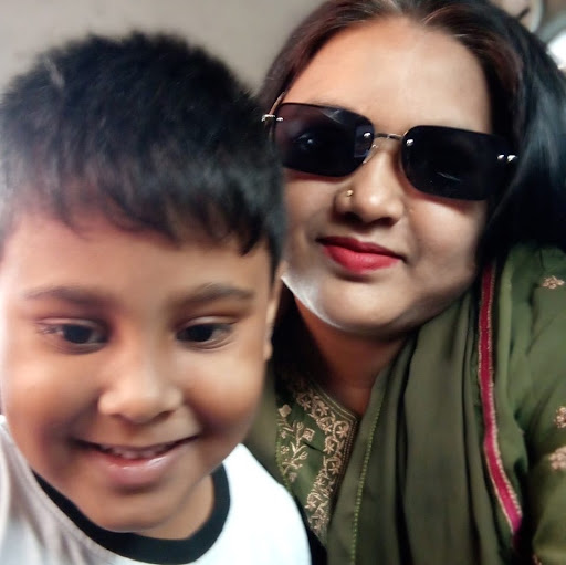 Tania Khan