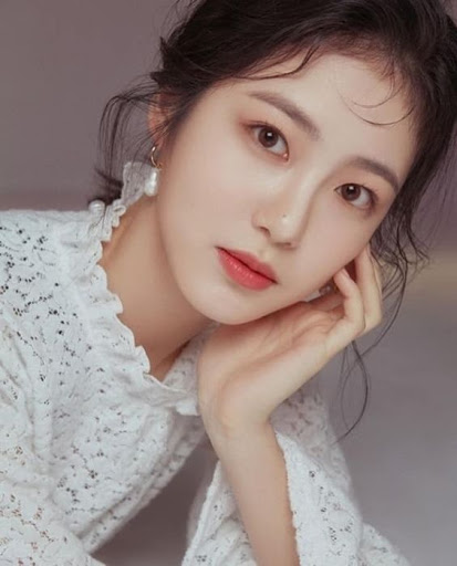 Shin Ye Eun Wallpapers HD Screen 3
