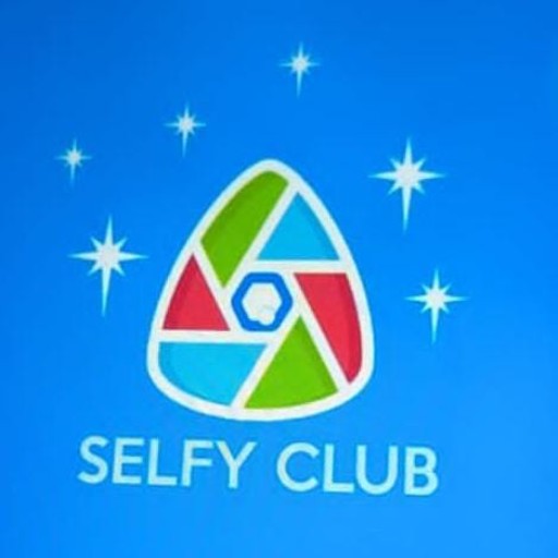 Selfy club