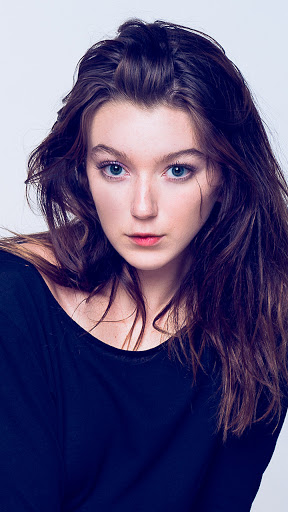 Android application brown hair girl wallpaper screenshort