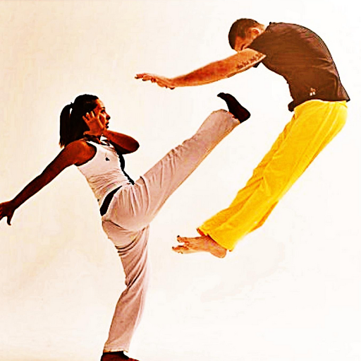 Learn capoeira dance. Capoeira course