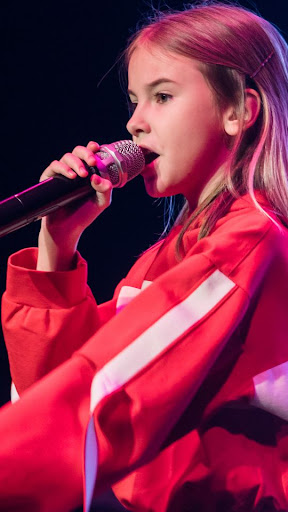 Daneliya Tuleshova:wallpapers Screen 3