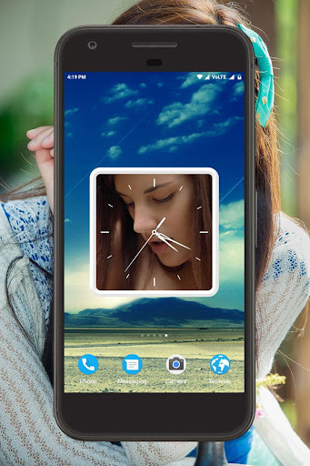 Girl Clock Live Wallpaper Screenshot 1 - AppWisp.com