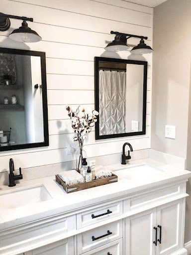 Farmhouse Bathroom Decor