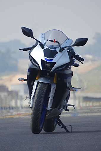 Yamaha R15 Wallpapers Screen 2