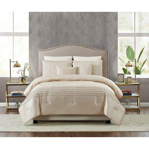 Transitional Bedroom Screen 2