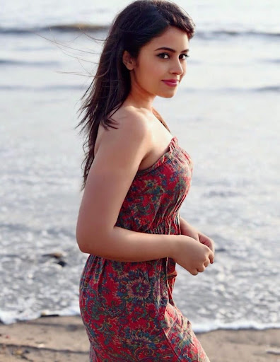 Shobhita Rana wallpapers