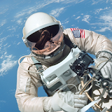 Astronauts in Space Wallpapers icon