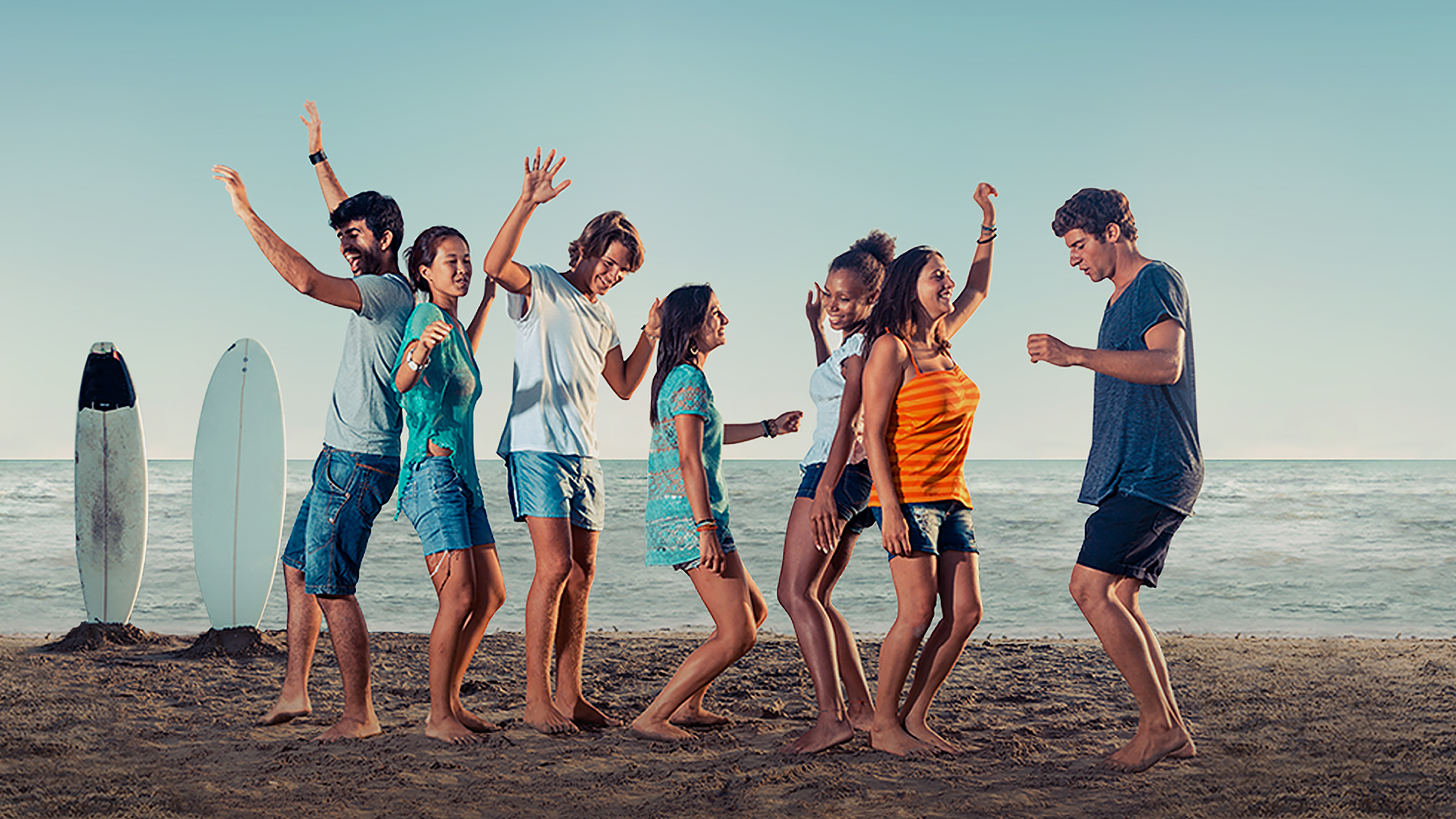 Have fun life. Пляжная вечеринка. Люди на пляже. Лето пляж люди. Друзья на море.