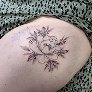 Женщины татуировки бедра