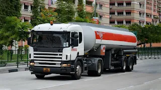 US Oil Tanker Truck Game 2023 - Screenshot 1