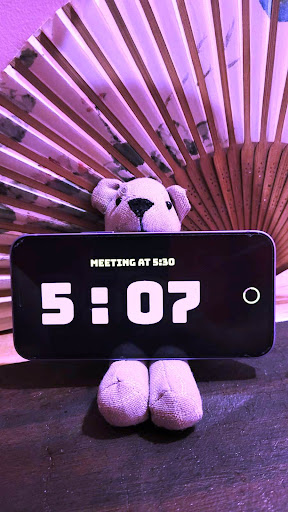 Supreme! Table Clock Screen 3