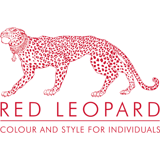 Style And Color Analysis With Red Leopard - une femme d'un certain âge