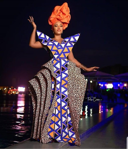 Vebiola African Model Women