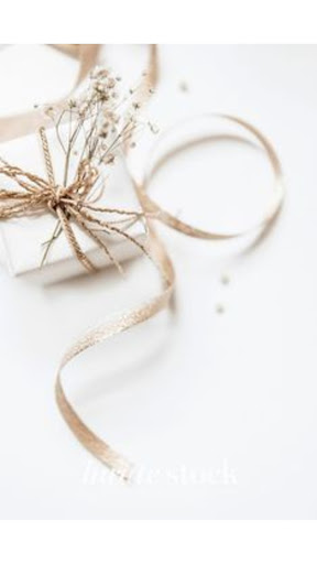 Gift White Wallpaper