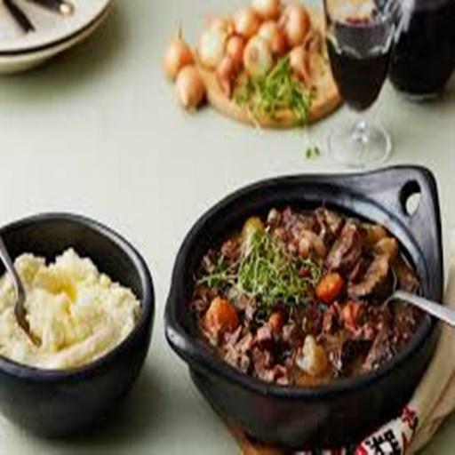 Memasak Boeuf Bourguignon with cauliflower mash